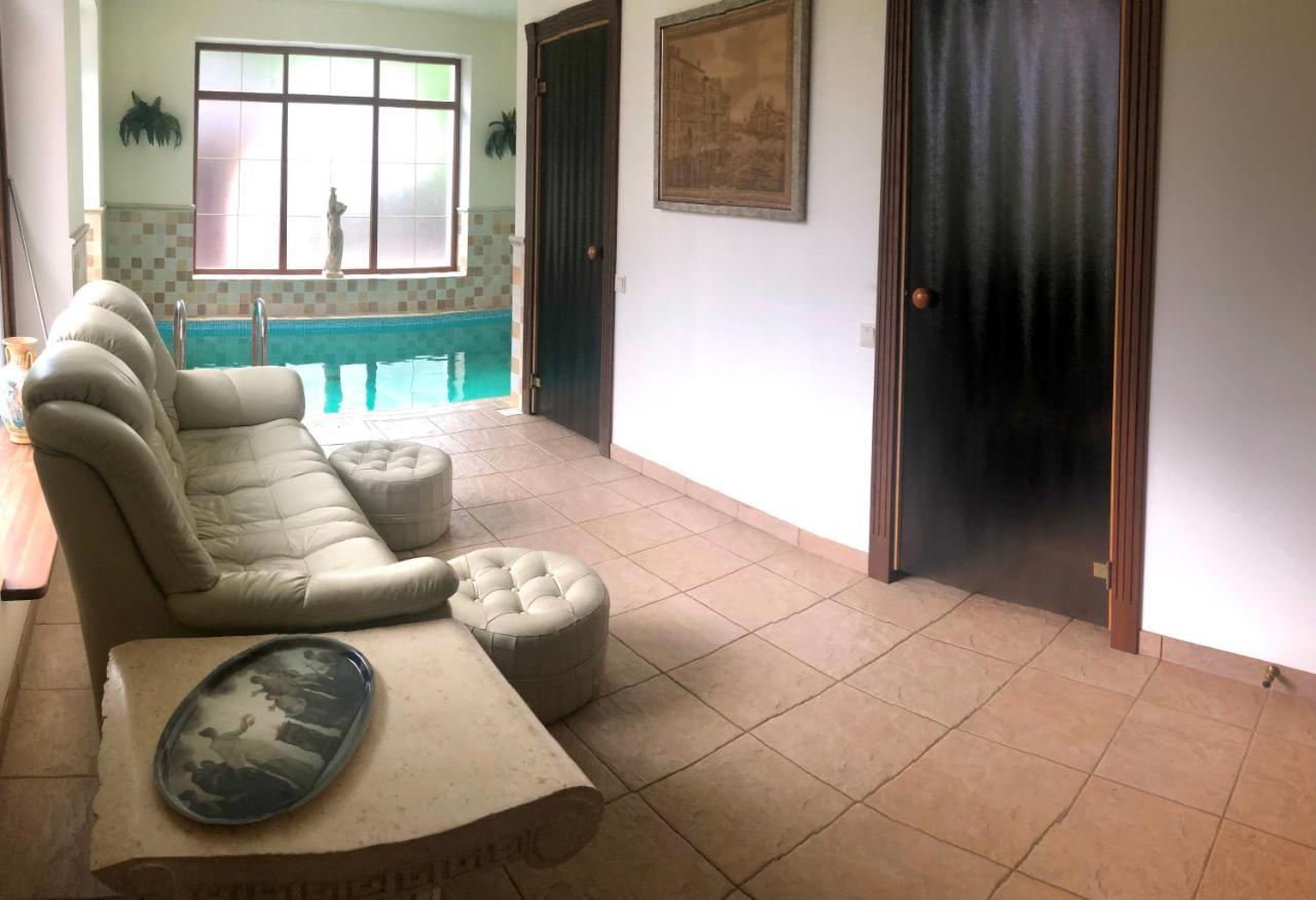 Guests House With Amazing Pool And Sauna Babīte Dış mekan fotoğraf